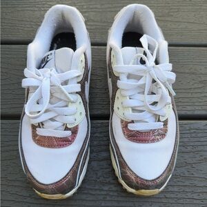 Nike Women's White and Pink Sneakers